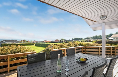 Grønninghoved Strand House | Stunning home in Sjølund with kitchen