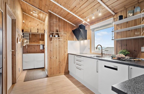 Grønninghoved Strand House | Stunning home in Sjølund with kitchen