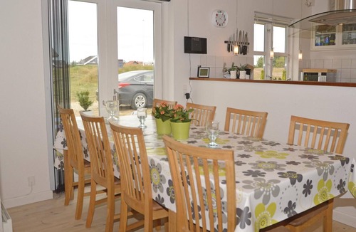 Skjern House | Stunning home in Skjern with kitchen