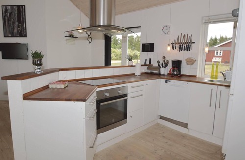Skjern House | Stunning home in Skjern with kitchen