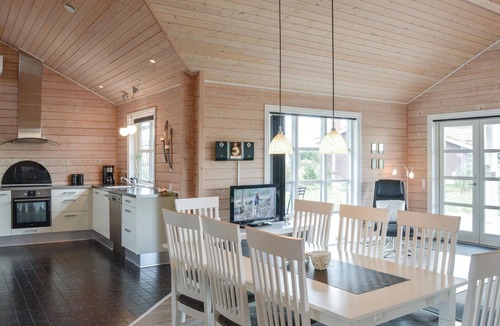 Skjern House | Stunning home in Skjern with kitchen