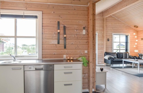 Skjern House | Stunning home in Skjern with kitchen