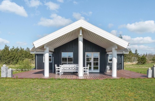 Skjern House | Stunning home in Skjern with kitchen