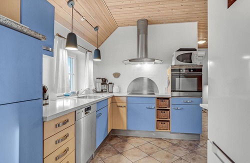 Skjern House | Stunning home in Skjern with kitchen