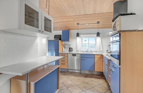 Skjern House | Stunning home in Skjern with kitchen