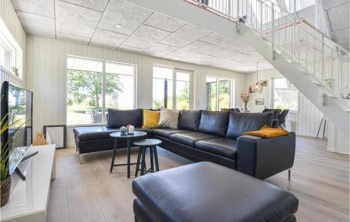 Skjern House | Stunning Home In Skjern With Kitchen