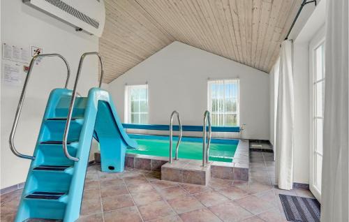 Skjern House | Stunning Home In Skjern With Kitchen