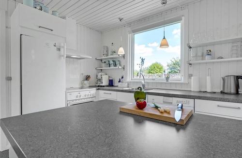 Frolunde House | Stunning home in Slagelse with kitchen