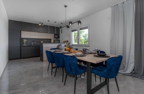 Smrika House | Stunning home in Smrika