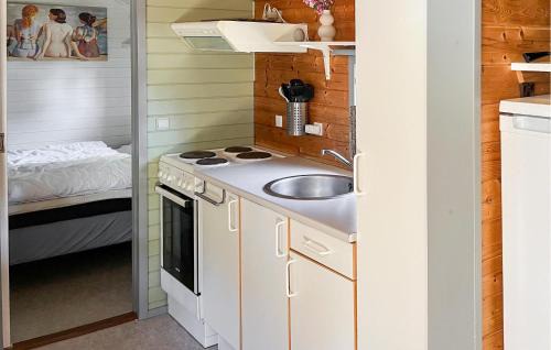 Balka Strand House | Stunning Home In Snogebæk With Wifi