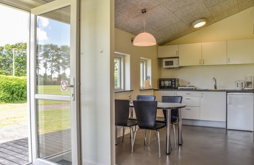 Spjald House | Stunning home in Spjald with WiFi