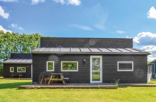 Spjald House | Stunning home in Spjald with WiFi