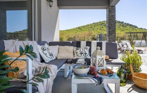 Stankovci House | Stunning Home In Stankovci