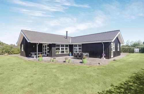 Egense House | Stunning home in Storvorde with kitchen