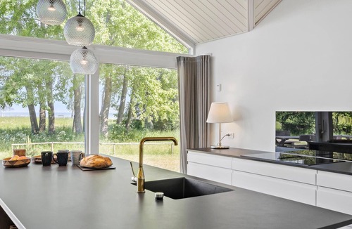 Strøby Ladeplads House | Stunning home in Strøby with house sea view