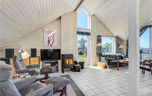 Remmer Strand House | Stunning Home In Struer With Wifi
