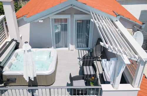 Jesenice House | Stunning home in Suhi Potok with WiFi