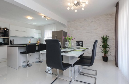 Suhovare House | Stunning home in Suhovare
