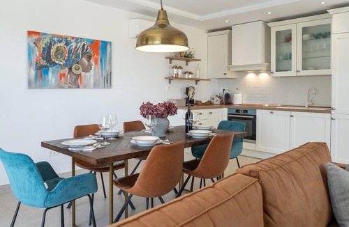 Sumartin House | Stunning home in Sumartin