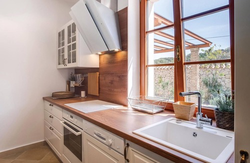 Mali Losinj House | Stunning home in Sveti Jakov with sauna
