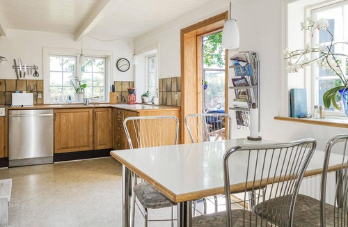 Svaneke House | Stunning home in Svaneke with kitchen