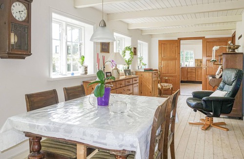 Svaneke House | Stunning home in Svaneke with kitchen