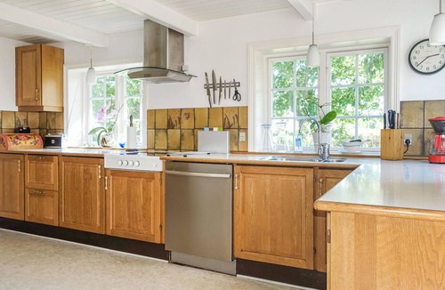 Svaneke House | Stunning home in Svaneke with kitchen