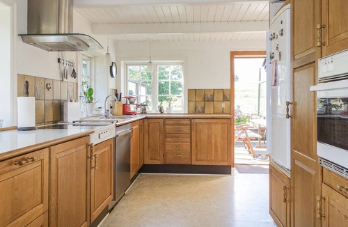 Svaneke House | Stunning home in Svaneke with kitchen