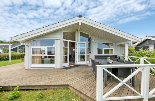 Mommark Strand House | Stunning home in Sydals with sauna