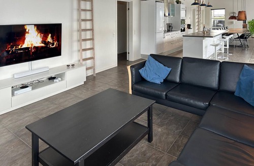 Mommark Strand House | Stunning home in Sydals with kitchen