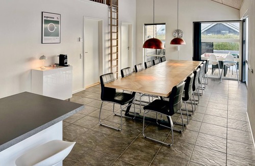 Mommark Strand House | Stunning home in Sydals with kitchen