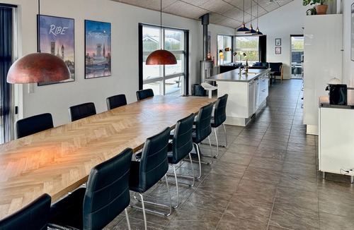 Mommark Strand House | Stunning home in Sydals with kitchen