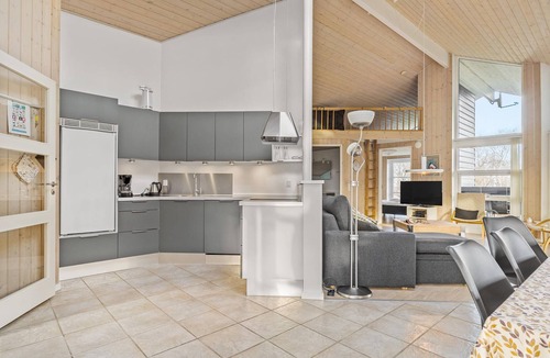 Mommark Strand House | Stunning home in Sydals with WiFi