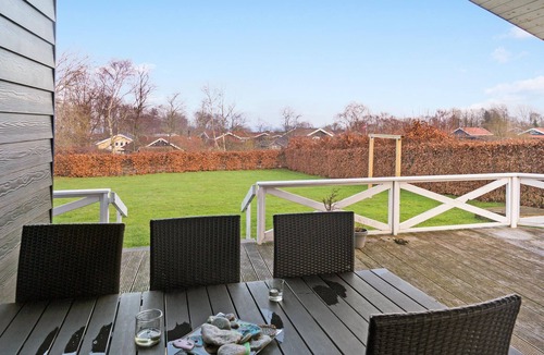 Mommark Strand House | Stunning home in Sydals with WiFi