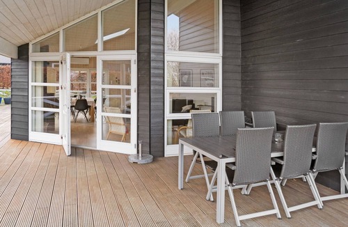 Mommark Strand House | Stunning home in Sydals with WiFi
