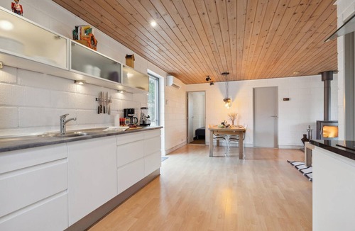 Thyholm House | Stunning home in Thyholm with WiFi