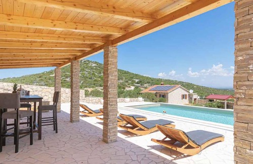 Tkon House | Stunning home in Tkon