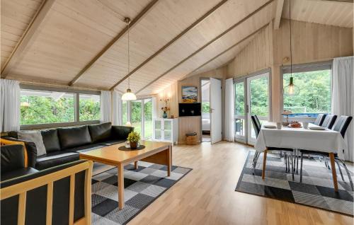 Arrild Ferieby House | Stunning Home In Toftlund With Sauna