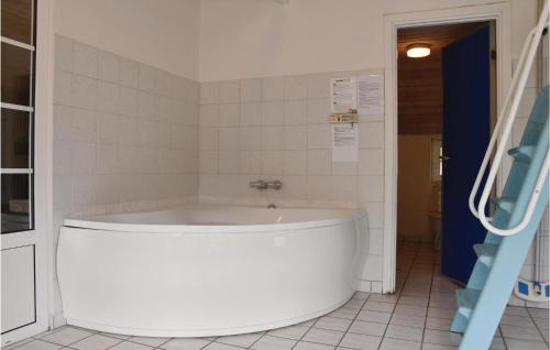 Øhuse House | Stunning Home In Ulfborg With Sauna