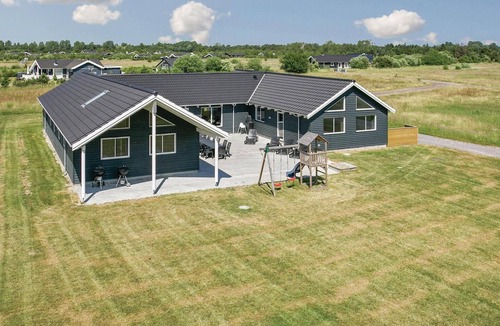Bøtø By House | Stunning home in Væggerløse with sauna
