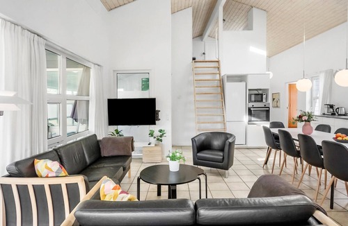 Marielyst House | Stunning home in Væggerløse with WiFi