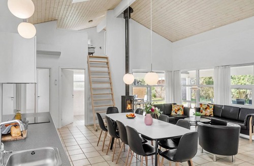 Marielyst House | Stunning home in Væggerløse with WiFi