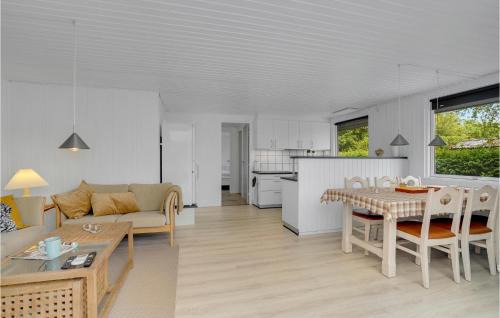 Thorsminde House | Stunning Home In Vemb With Wifi