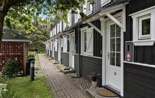 Agger House | Stunning Home In Vestervig With Kitchen