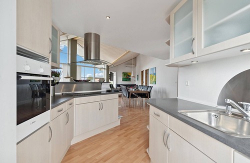 Vinderup House | Stunning home in Vinderup with kitchen