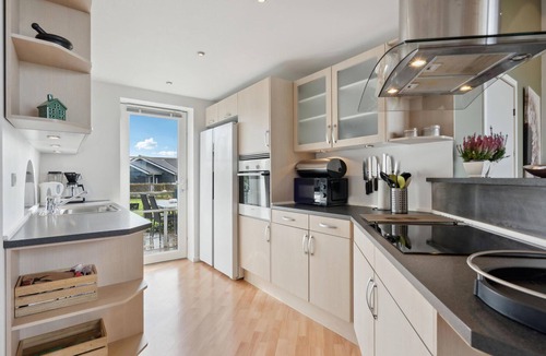 Vinderup House | Stunning home in Vinderup with kitchen
