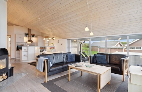 Vinderup House | Stunning home in Vinderup with sauna
