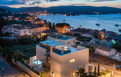 Vis House | Stunning Home In Vis With Sauna
