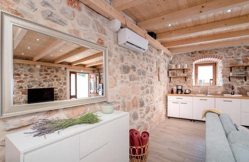 Vrisnik House | Stunning home in Vrbanj