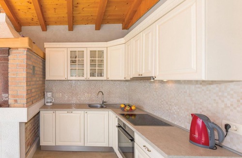 Vrgorac House | Stunning home in Vrgorac with sauna